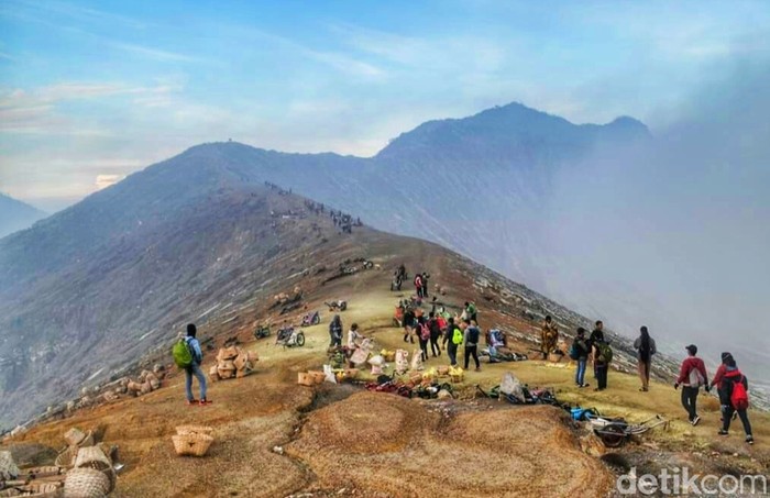 Kawah Ijen Banyuwangi. Seorang wisatawan hilang setela terpisah dari rombongan.
