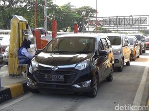 Cerita Pemudik Kurang Saldo Kartu Tol di GT Cikampek, Terpaksa Menepi