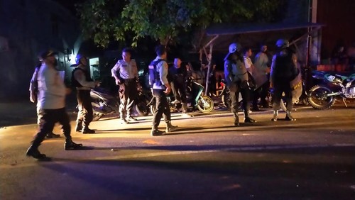 pengamanan pasca keributan dua kelompok pemuda di Dompu.