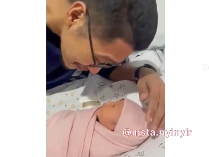 Kisah sedih wanita yang meninggal dunia usai melahirkan. Kisah sedih wanita yang meninggal dunia usai melahirkan.