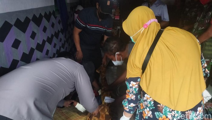 Korban bunuh diri di Pulau Raas Sumenep. Korban merasa tidak diperhatikan keluarga.