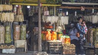 Libur lebaran 2022 membawa berkah tersendiri bagi para pedagang oleh-oleh di kawasan Puncak, Kabupaten Bogor. 