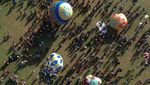 Libur Lebaran, Balon Udara Warna-warni Hiasi Lapangan di Pekalongan