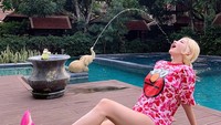 Kalau ini gaya DJ Soda liburan ke Thailand. Sudah banyak negara di dunia yang dia kunjungi. (Instagram/@deejaysoda)