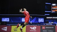 Sementara itu, pebulutangkis tunggal putra Indonesia Jonatan Christie sukses membawa Indonesia unggul 2-1 usai menaklukan Jia Heng Jason Teh.
