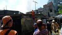 Belum diketahui penyebab terjadinya kebakaran. Selain itu, belum ada laporan mengenai korban akibat kebakaran itu,