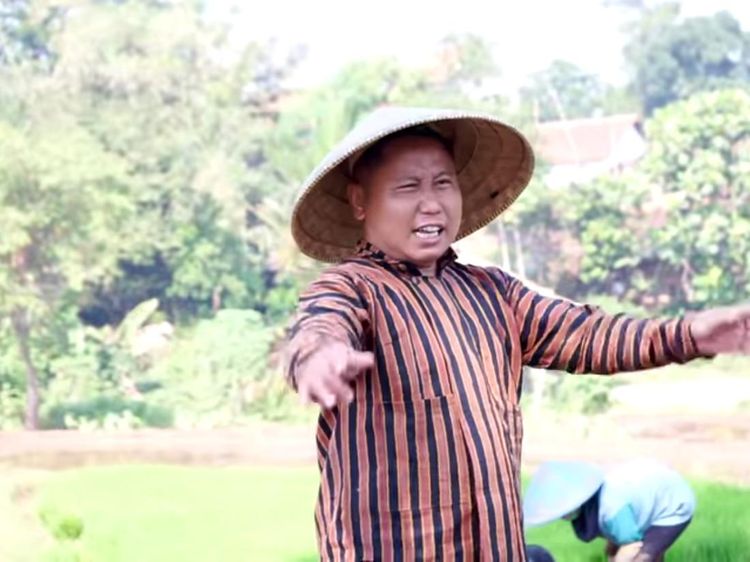 Seru! Intip Momen Narji Membajak Sawah hingga Tanam Padi