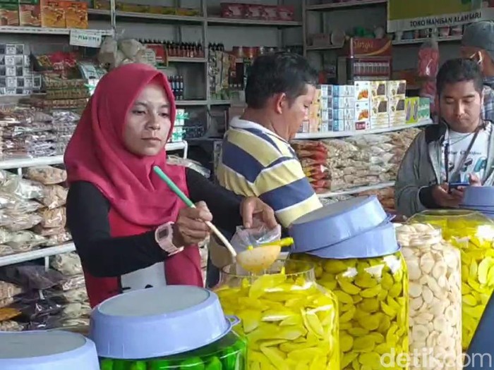 Oleh-oleh legendaris khas Cianjur.