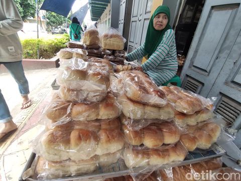 Oleh-oleh legendaris khas Cianjur.