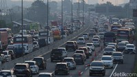 Kemacetan yang terjadi dari Km 62 hingga Km 47 sore hari ini masuk dalam kategori padat merayap.
