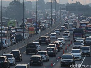 Awas Macet! Ada Perbaikan Jalan di Tol Jakarta-Cikampek Malam Ini