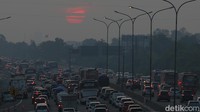 Sebelumnya diberitakan, PT Jasa Marga mencatat rekor volume kendaraan tertinggi sepanjang sejarah terjadi saat arus balik Lebaran 2022 ini. Dilaporkan sebanyak 170.078 kendaraan kembali ke Jabotabek pada H+4 Lebaran atau Sabtu (7/5).