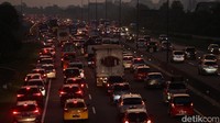 Jumlah tersebut meningkat 159% dari lalu lintas normal pada 2021 sebesar 166.444 kendaraan.