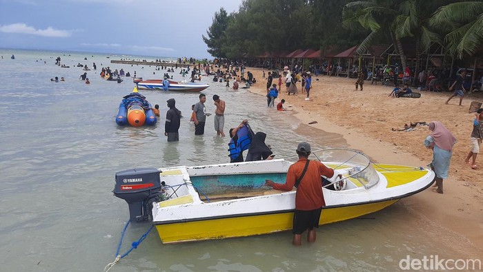 Pantai Toronipa, Konawe, Sultra.