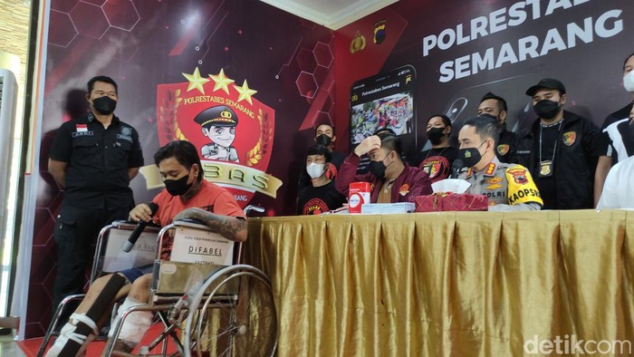 Pelaku bernam Ayub Wahyu Pambudi (26) warga Semarang Tengah ini ditangkap saat naik bus di Sidoarjo, Jawa Timur.