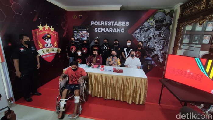 Pelaku bernam Ayub Wahyu Pambudi (26) warga Semarang Tengah ini ditangkap saat naik bus di Sidoarjo, Jawa Timur.