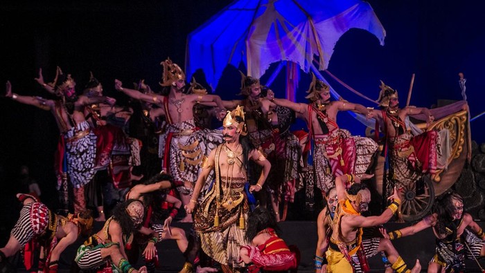PERTUNJUKAN OPERA WAYANG BAKDAN NING SOLO Penampilan sejumlah penari dalam Opera Wayang Orang Kolosal Bakdan Ning Sala 2022 dengan judul