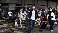 Berdasarkan data PT KAI Daerah Operasi (Daop) 7 Madiun, jumlah penumpang yang berangkat dari sejumlah stasiun KA di seluruh wilayah Daop 7 pada H+4 Lebaran Sabtu (7/5) sebanyak 8.391 orang. ANTARA FOTO/Siswowidodo.