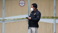 Pihak kepolisian menutup sementara tempat wisata tersebut sampai penyelidikan selesai, menyusul telah terjadinya seluncuran wahana permainan air yang ambrol di lokasi itu pada Sabtu (7/5) kemarin.