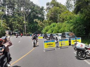 Jalur Puncak Arah Jakarta Diberlakukan One Way Siang Ini