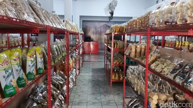 Pusat oleh-oleh di Rest Area Tongas Probolinggo
