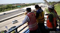Menhub juga sempat meninjau langsung situasi arus balik di Tol Cikipo Km 72. Diketahui, peninjauan di sejumlah tempat tersebut dilakukan guna memastikan arus balik lebaran berlangsung lancar.