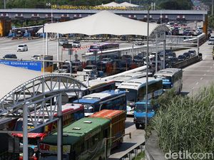 Melihat Situasi Puncak Arus Balik di Tol Jakarta-Cikampek