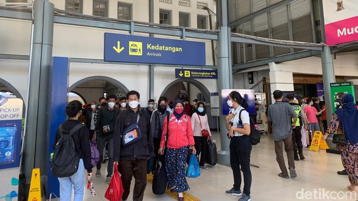 Situasi di Stasiun Pasar Senen