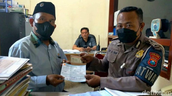 Sopir Bus Harapan Jaya yang melawan arus di Tulungagung menerima surat tilang meski sudah meminta maaf