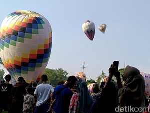 Bukan di Cappadocia, Balon Udara Warna-warni Ini Ada di Pekalongan