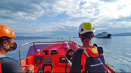 Pemantauan Tim SAR Jembrana di Selat Bali, Minggu (8/5/2022)