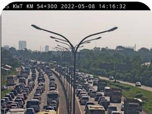 Titik Kepadatan Tol Japek Contraflow Siang Ini, Ada di Km 66 dan Km 54