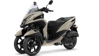 Tricity 125 dan 155 kini hadir dalam dua pilihan warna baru yakni Petrol Blue atau biru dan Sand Grey atau abu-abu. Selain itu ada juga pilihan warna Matt Grey atau abu-abu doff. Motor roda tiga ini rencananya mulai dijual pada September 2022 mendatang dan hingga kini belum ada informasi harga yang dibeberkan oleh Yamaha. Foto: Yamaha Motor Europe