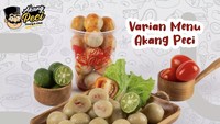Cilok dengan beragam isian disukai semua kalangan. Di Yogyakarta kamu bisa pesan cilok buatan Akang Peci. Pilihan isiannya ada sosis, keju, daging sapi, hingga telur. Foto: Instagram akangpeci.id