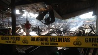 Pemerintah daerah Kediri akan merelokasi sedikitnya 100 pedagang pasar tradisional Ngadiluwih usai kebakaran yang menghanguskan 35 lapak dan kios pada Minggu sore (8/5/2022).  
