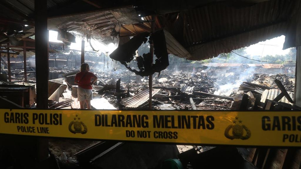 Puluhan Lapak di Pasar Ngadiluwih Kediri Hangus Terbakar