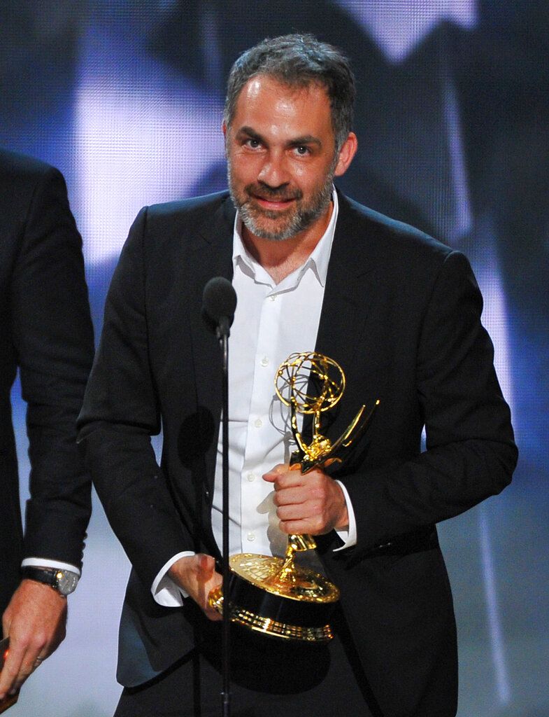 Miguel Sapochnik menerima penghargaan di 68th Primetime Emmy Awards, 18 September 2016.