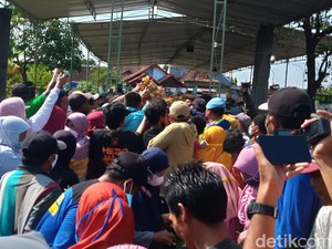Tradisi Kenduri Ketupat di Jimbung Klaten Diserbu Warga