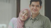 Icha (Alyssa Soebandono) memang secara alamiah begini. Kalau di samping saya kan, ya memang saya agak melar dikit. Jadi memang berbeda, Icha (jadinya terlihat) makin kurus, kata Dude Harlino. Foto: dok. Instagram Alyssa Soebandono