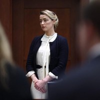 Dalam persidangan pencemaran nama baik tersebut, bintang film ‘Aquaman’ itu juga mengaku mengalami kekerasan seksual. Foto: AFP/JIM LO SCALZO