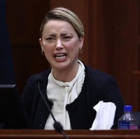 Disebut Amber Heard, peristiwa terjadi sekitar satu bulan setelah mereka menikah pada awal 2015 lalu. Kala itu dia mengunjungi Johnny Depp yang sedang syuting sekuel kelima ‘Pirates of the Caribbean’ di Australia. Foto: AFP/JIM LO SCALZO