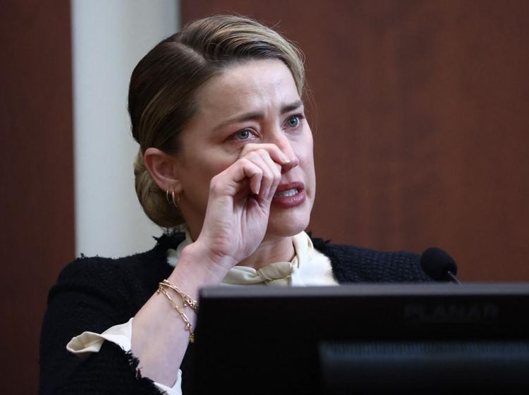 Foto Amber Heard Berkali-kali Nangis di Sidang, Tetap Tak Menang