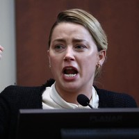 “Dia mendorongnya masuk ke dalam (vagina) berkali-kali. Saat itu dia berkata ‘Aku akan membunuhmu,’” tuturnya. Foto: AFP/JIM LO SCALZO