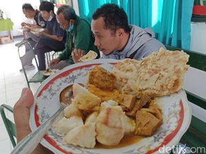 Melihat Tradisi Badha Kupat di Durenan Trenggalek