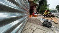Usai lebaran, 85 pedagang mulai mengosongkan kiosnya yang akan mulai direvitalisasinya Pasar Hewan Barito.  