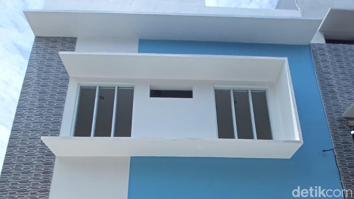 Bukan mimpi, di Jakarta masih ada rumah dengan harga di bawah Rp 500 juta. Tidak seperti di iklan-iklan yang harga rumahnya mencapai miliaran.