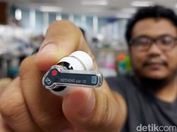 Unboxing Nothing Ear (1), TWS Transparan Harga Rp 1,4 Jutaan