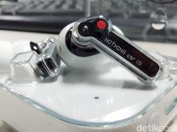 Unboxing Nothing Ear (1), TWS Transparan Harga Rp 1,4 Jutaan