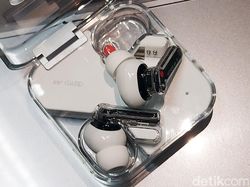 Unboxing Nothing Ear (1), TWS Transparan Harga Rp 1,4 Jutaan