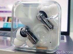 Unboxing Nothing Ear (1), TWS Transparan Harga Rp 1,4 Jutaan